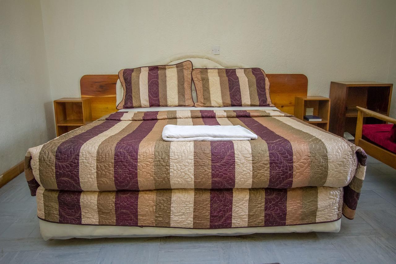 Kisoro Tourist Hotel エクステリア 写真